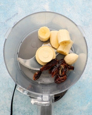 chopped bananas and pitted dates in a food processor. 