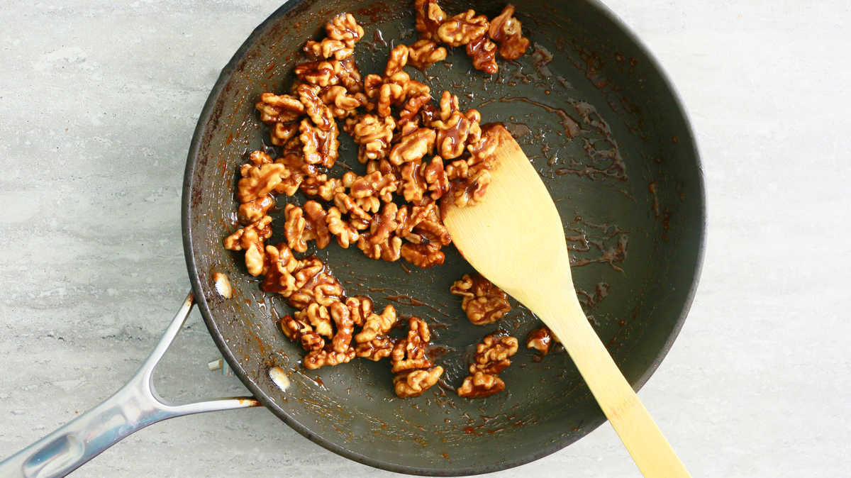 easy 5 minute candied walnuts