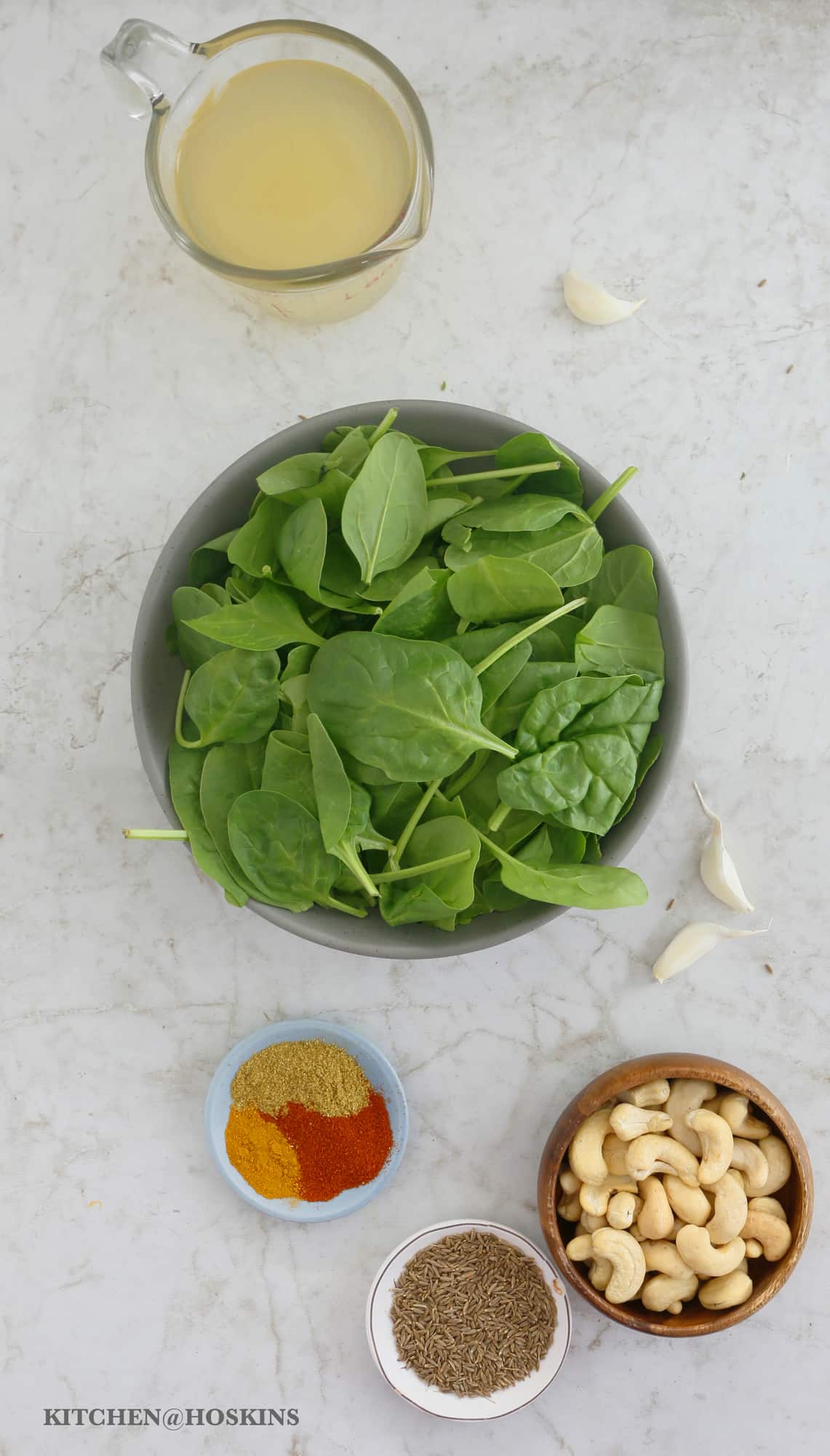 ingredients needed to make spicy spinach soup. 