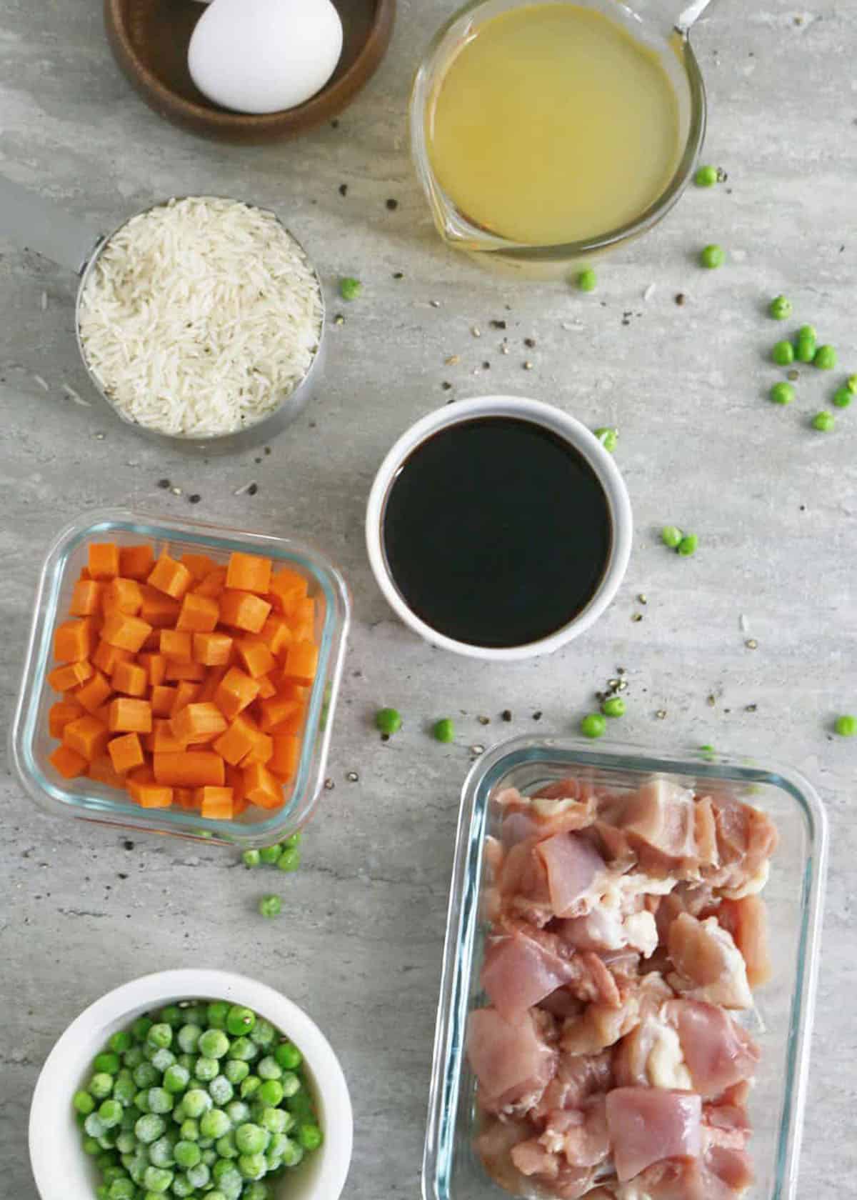 ingredients needed to make chicken fried rice.