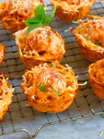 baked spaghetti and meatball cups