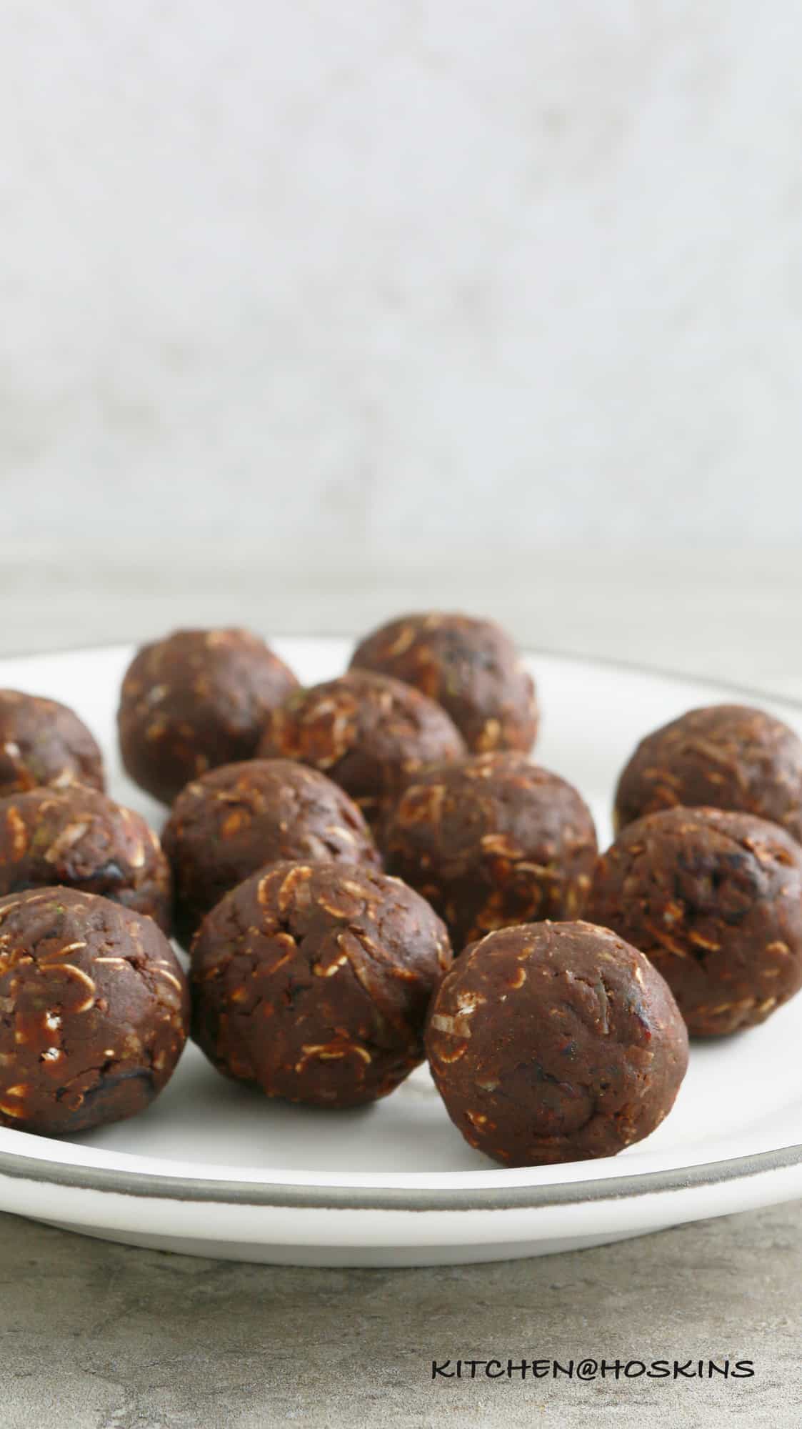 no bake chocolate avocado oatmeal balls