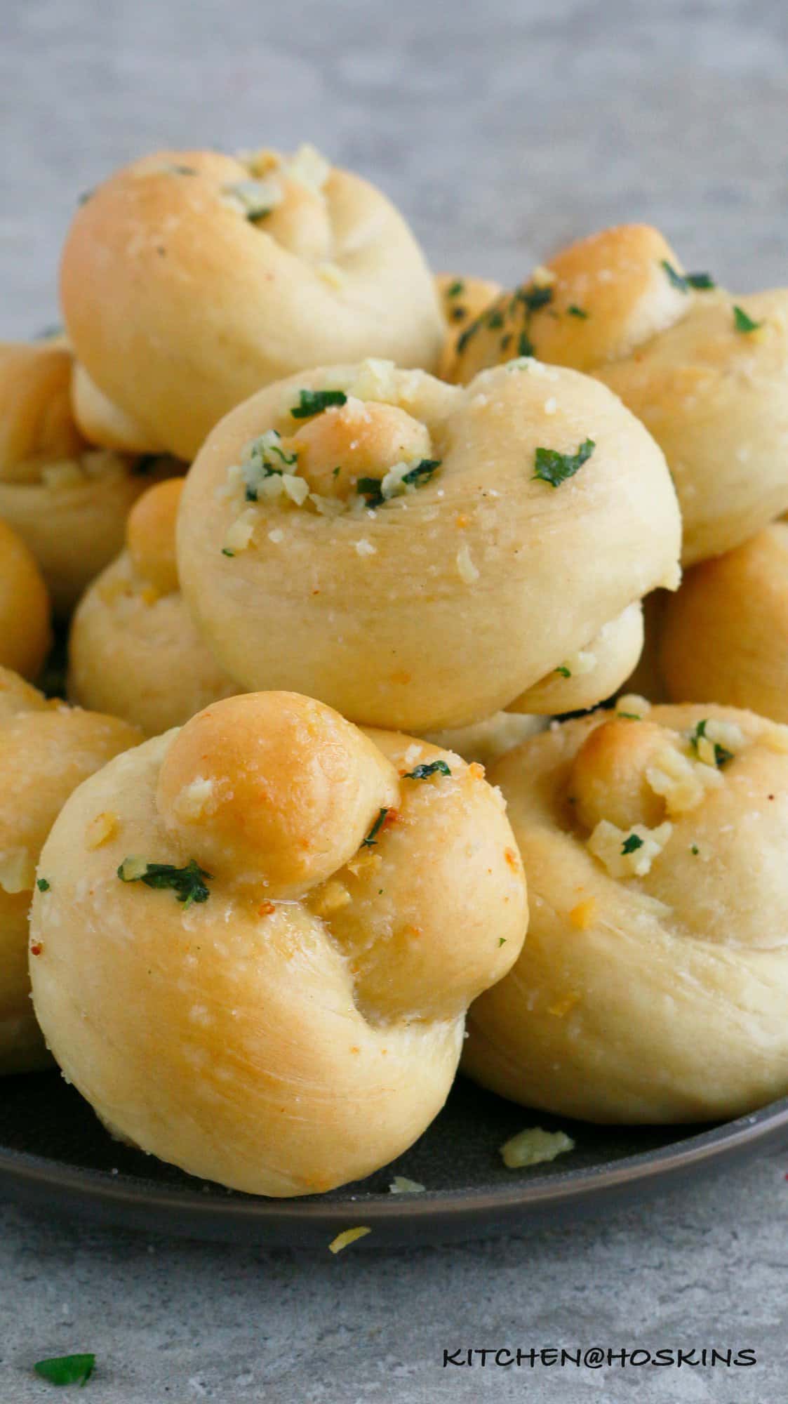 SOFT GARLIC KNOTS WITH HOMEMADE PIZZA DOUGH