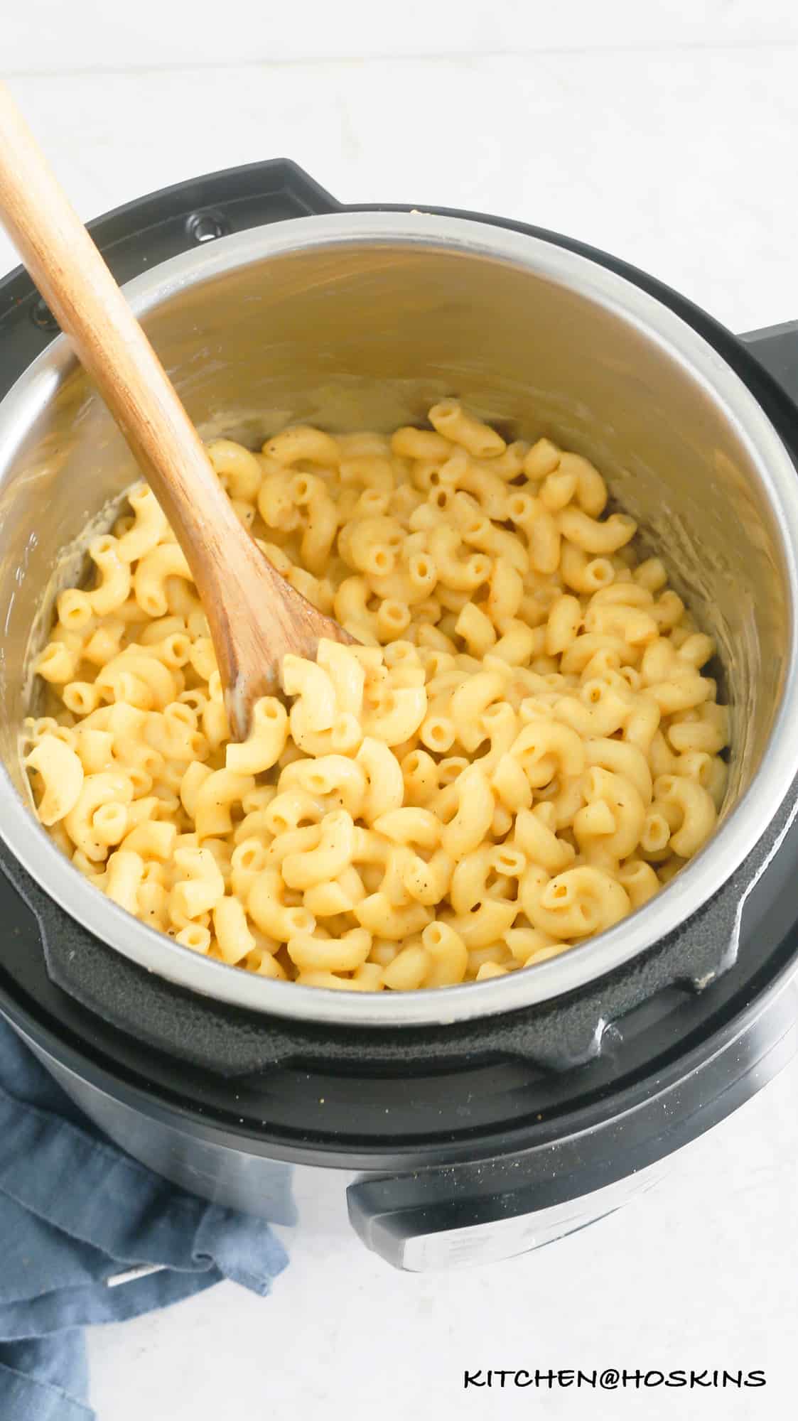 CREAMY INSTANT POT MAC AND CHEESE