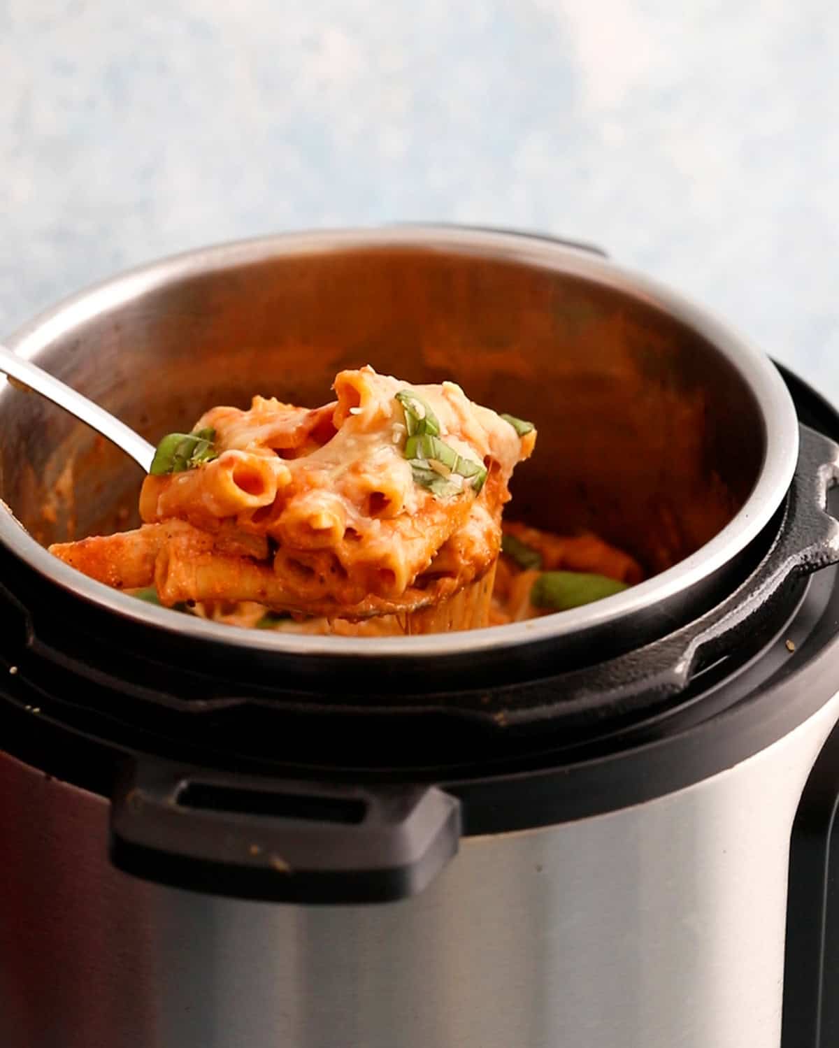 cheesy baked ziti pasta in an instant pot.