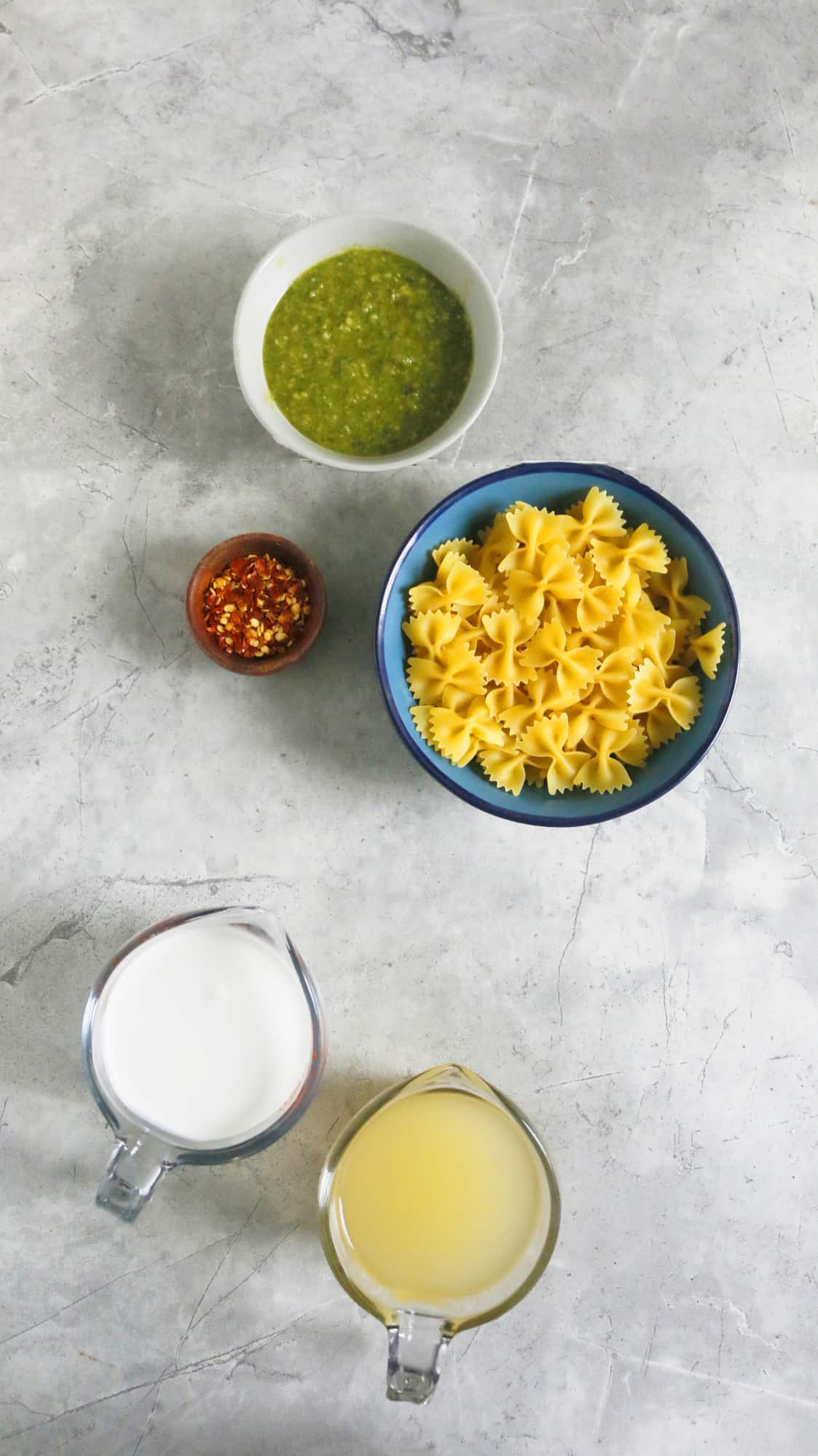 INGREDIENTS FOR PASTA WITH PESTO CREAM SAUCE