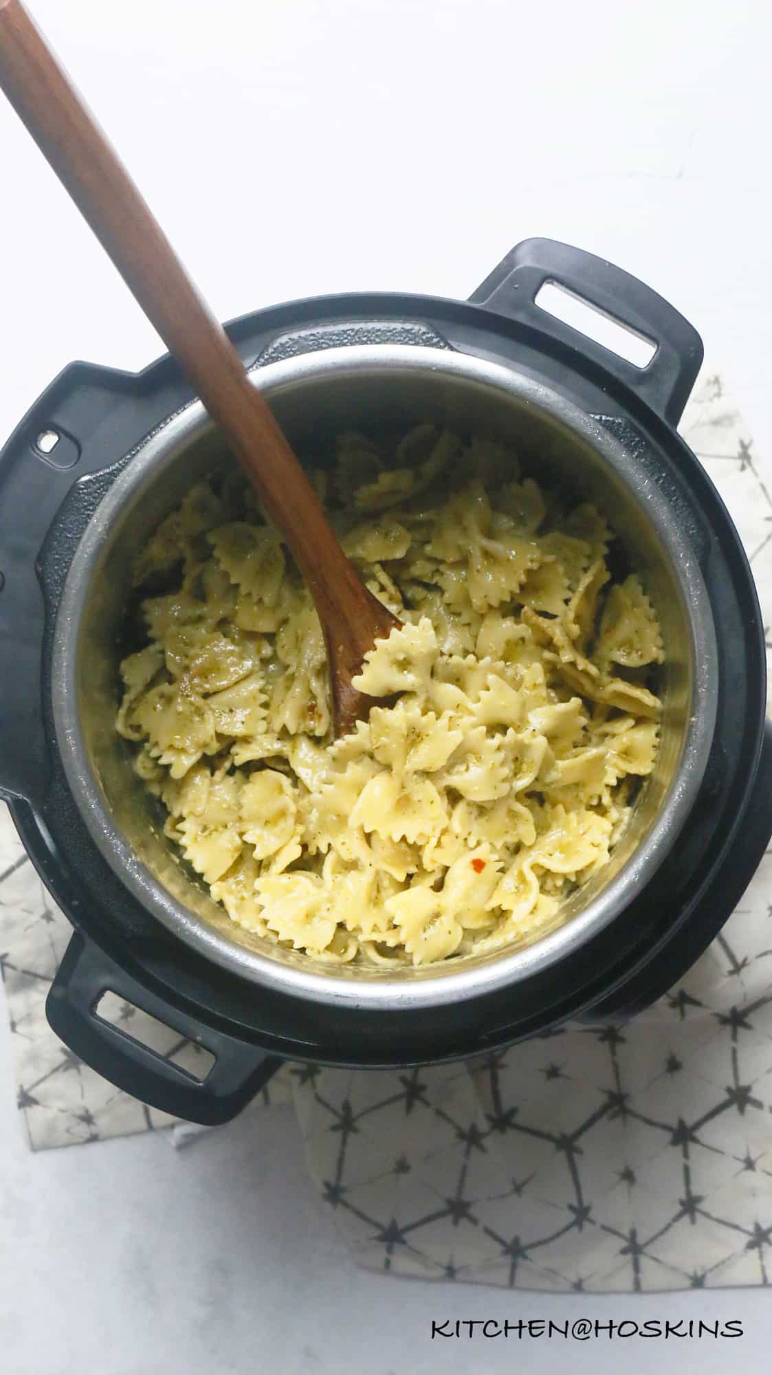 INSTANT POT PASTA WITH PESTO CREAM SAUCE