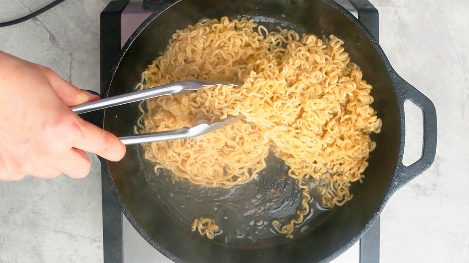 cook ramen noodles