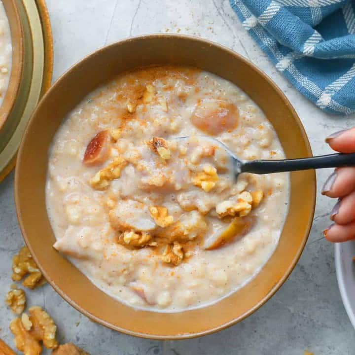 Instant Pot Apple Cinnamon Oatmeal with Rolled Oats