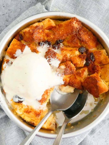 air fryer bread pudding topped with ice cream