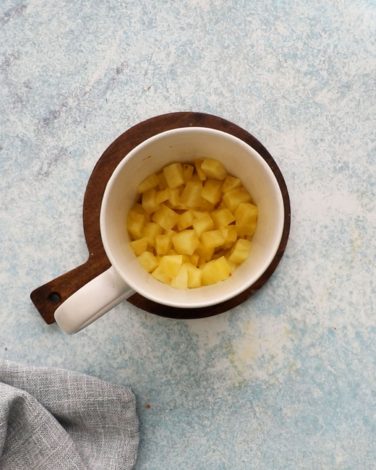 apple chunks in a white mug. 