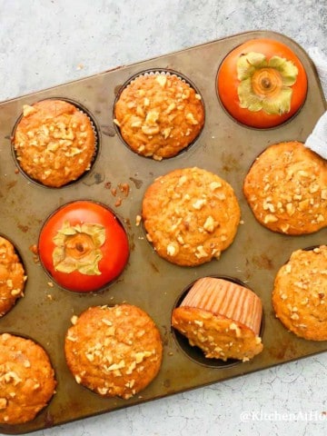 baked persimmon muffins