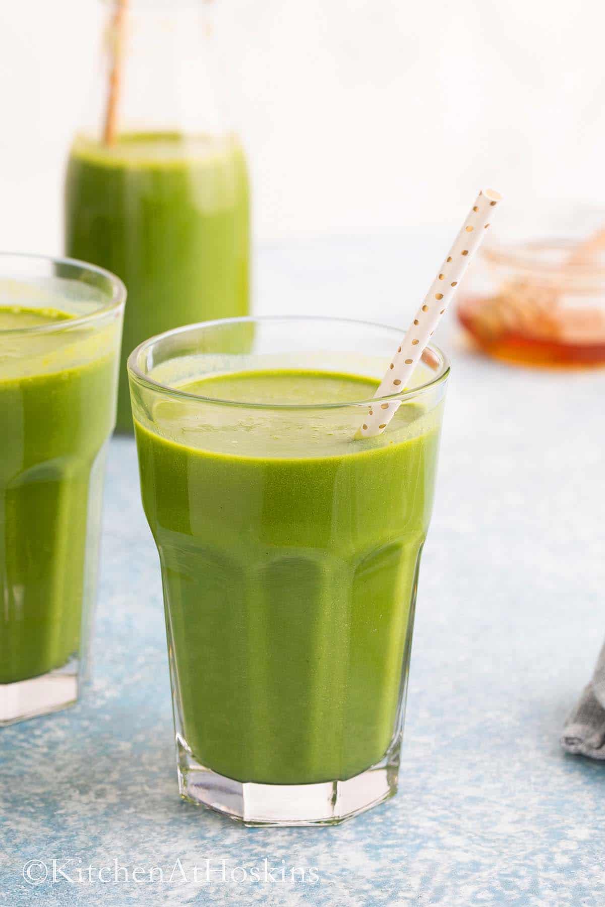 https://www.kitchenathoskins.com/wp-content/uploads/2022/01/SPINACH-SMOOTHIE-25.jpg