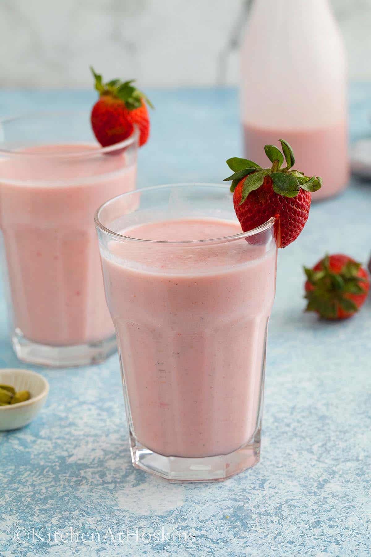 strawberry lassi drink in 2 glasses.