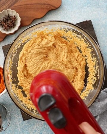 pumpkin cake batter in a glass bowl.