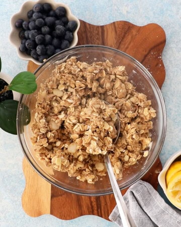 blueberry crisp topping in a glass bowl.