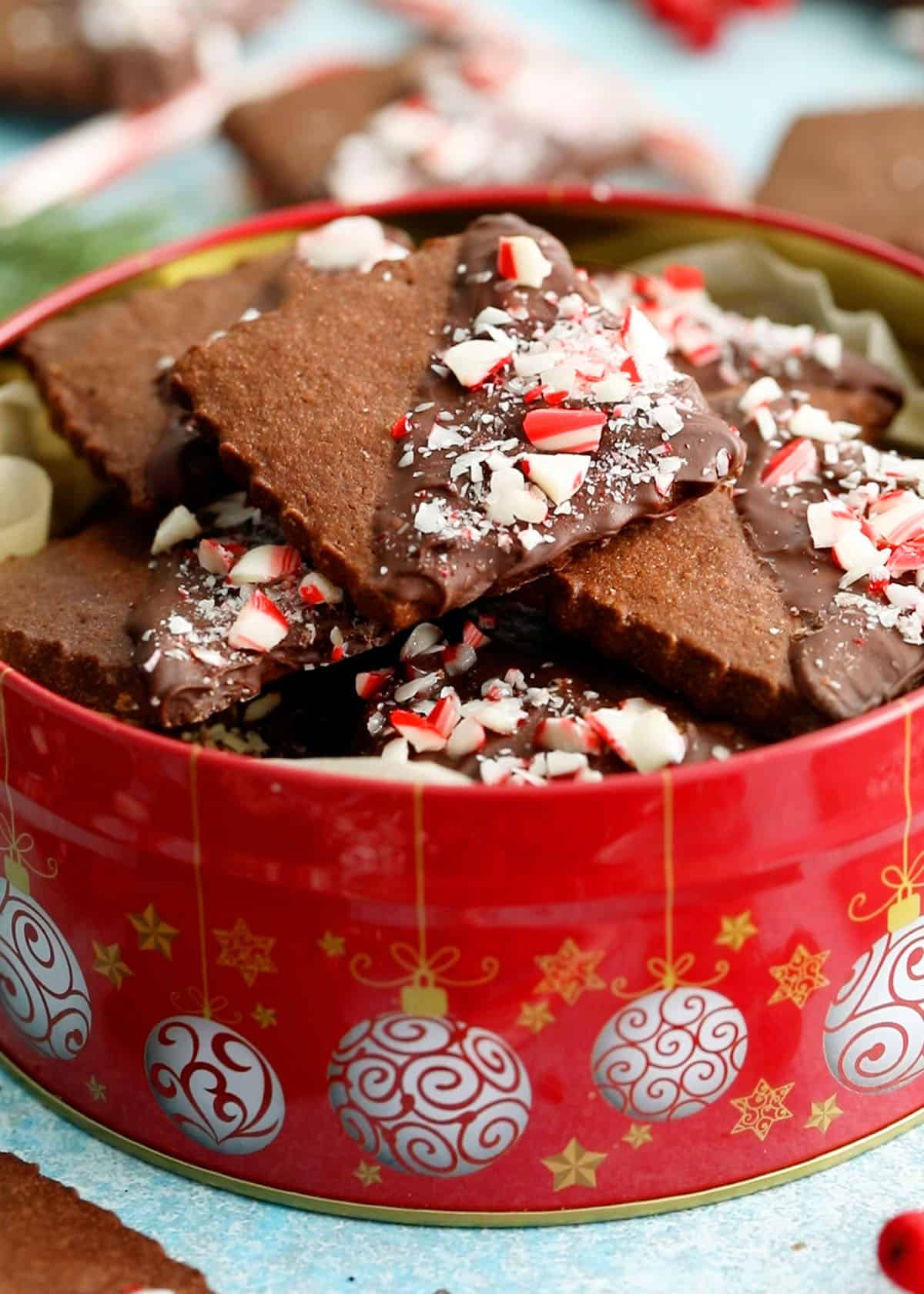 brown chocolate sugar cookies in a red cookie tin.