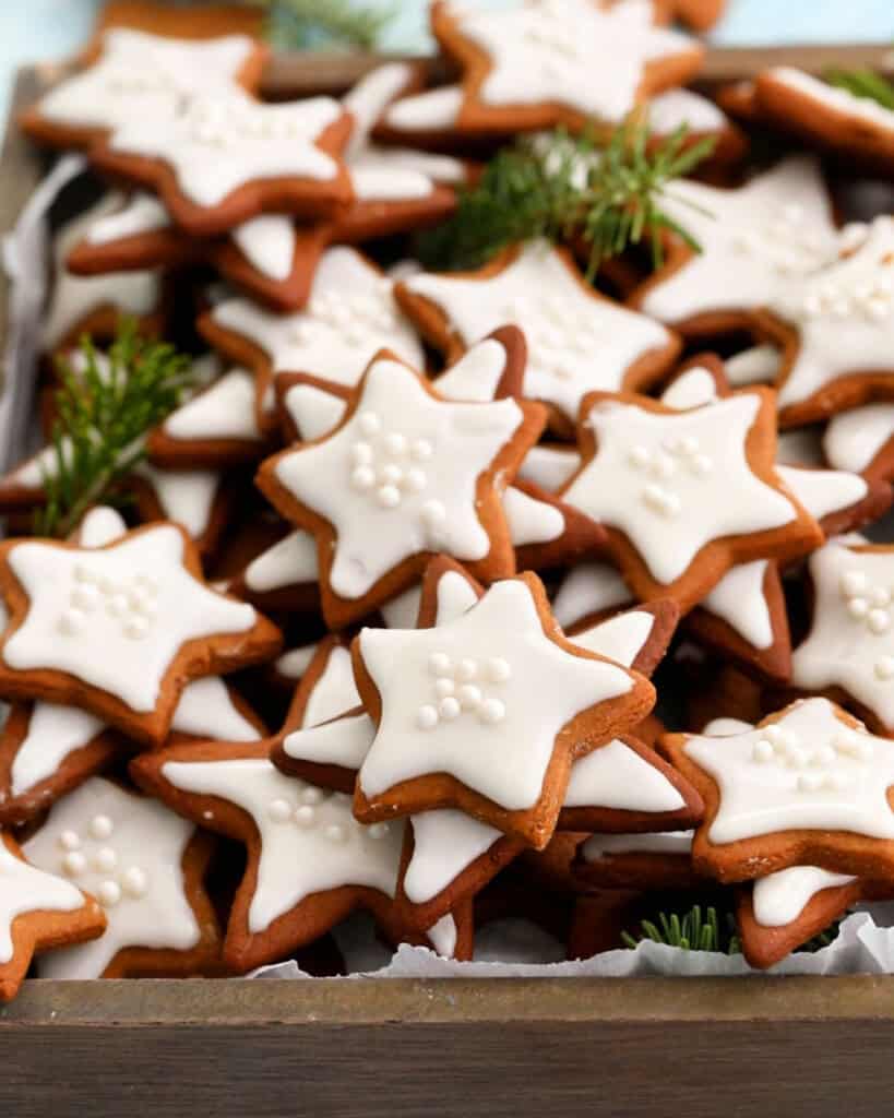 Gingerbread Star Cookies {no royal icing} | Kitchen at Hoskins