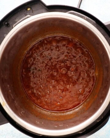 brown bbq sauce in an instant pot.