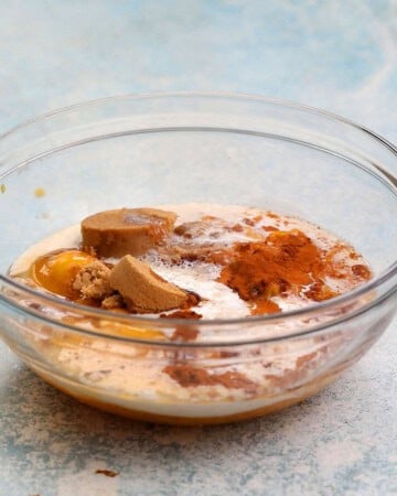 butternut squash pie filling ingredients in a glass bowl.