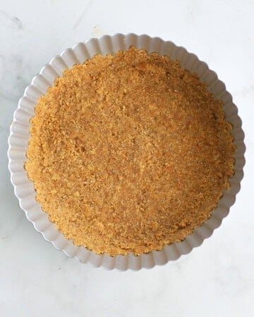 one metal tart pan with graham cracker crust.